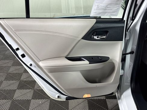 Used 2014 Honda Accord Plug-In Sedan image 19