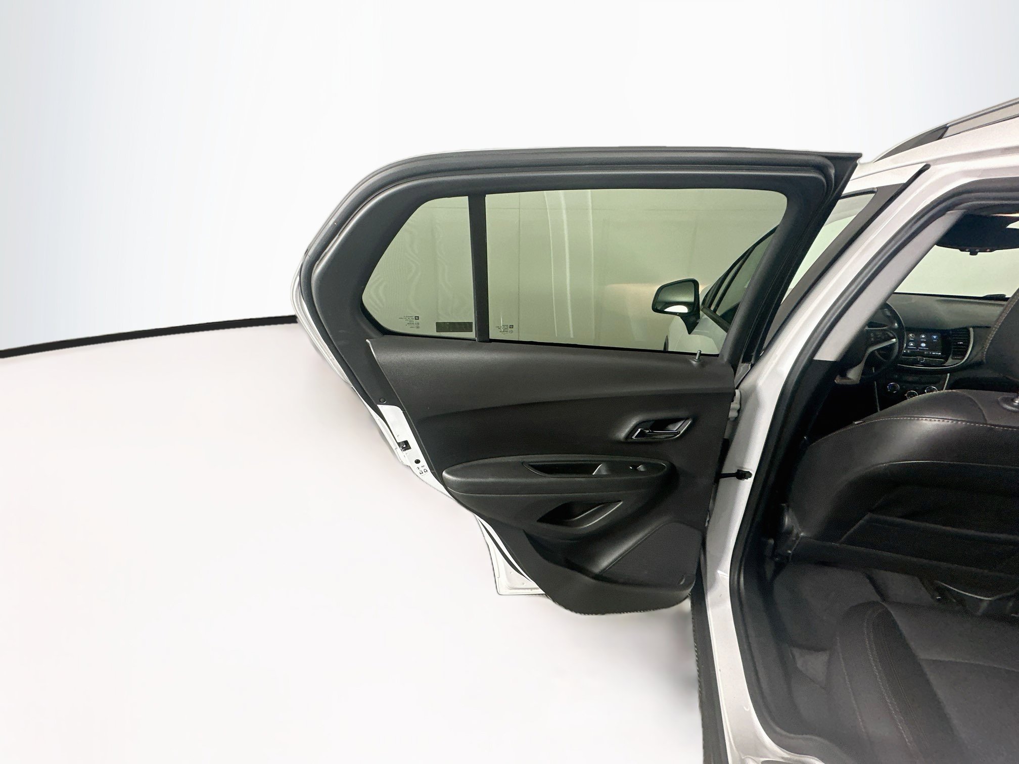Used 2019 Chevrolet Trax LT w/ Redline Edition FWD image 24
