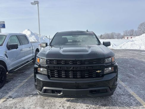 Used 2020 Chevrolet Silverado 1500 Custom w/ Custom Value Package image 2