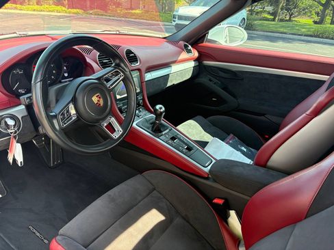Used 2020 Porsche 718 Boxster Spyder RWD image 12