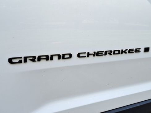 Certified 2023 Jeep Grand Cherokee Altitude AWD/4WD image 29