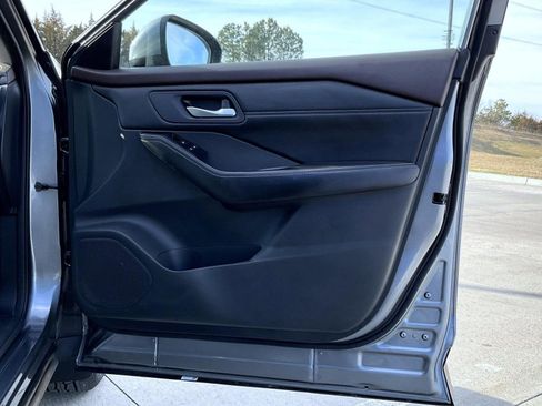 Used 2023 Nissan Rogue SV w/ SV Premium B Package image 17