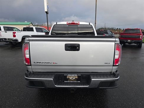 Used 2017 GMC Canyon SLT image 4