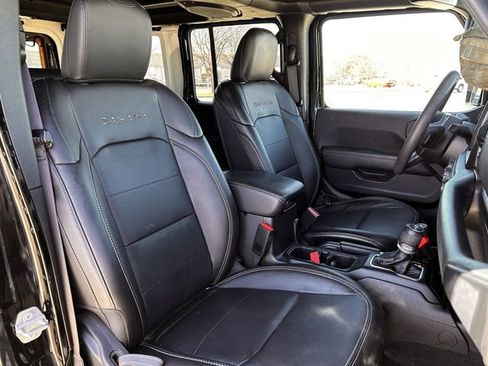 Used 2023 Jeep Wrangler Unlimited Sahara image 29