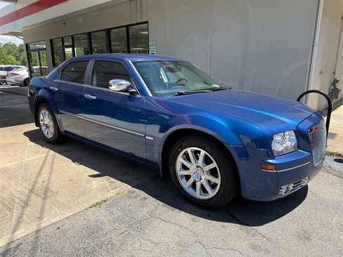 Used 2010 Chrysler 300 Touring RWD image 1