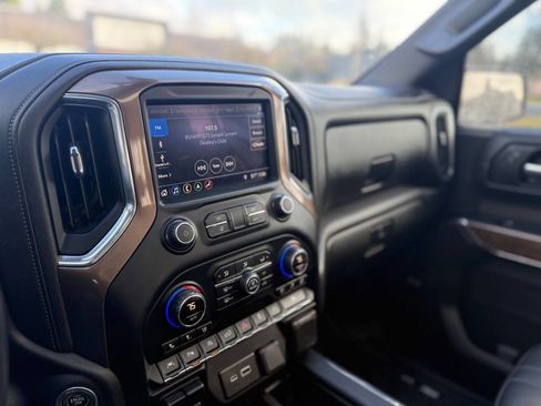 Used 2019 Chevrolet Silverado 1500 High Country image 5