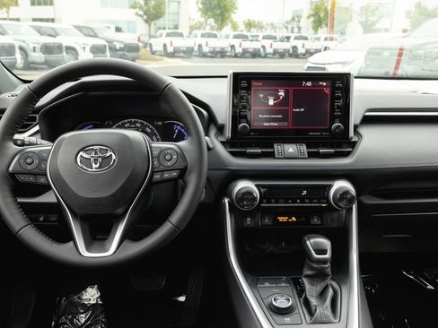 Certified 2020 Toyota RAV4 XSE w/ XSE Grade Weather Package AWD/4WD image 28