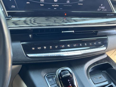 Used 2024 Cadillac Escalade Premium Luxury AWD/4WD image 25