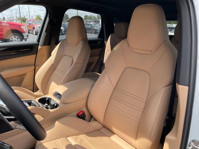 Used 2023 Porsche Cayenne AWD/4WD image 27