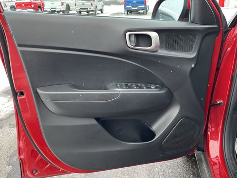 Used 2022 Hyundai Venue SEL image 30