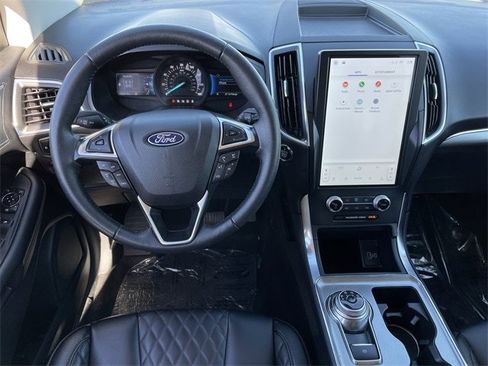 Used 2024 Ford Edge Titanium image 12