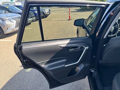 Used 2024 Toyota RAV4 XLE FWD image 39