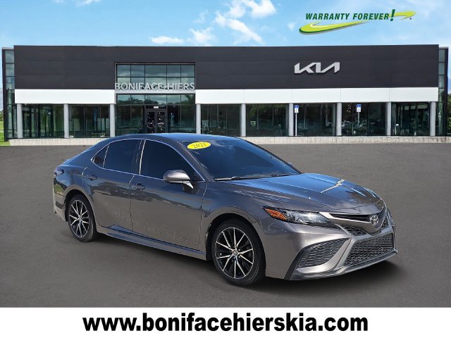 Used 2021 Toyota Camry SE FWD image 1