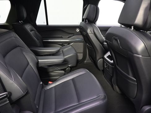 New 2026 Lincoln Navigator Reserve w/ Jet Appearance Package AWD/4WD image 18
