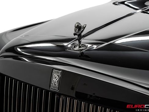 Used 2022 Rolls-Royce Cullinan Black Badge AWD/4WD image 11