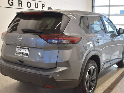 Used 2025 Nissan Rogue SV AWD/4WD image 4