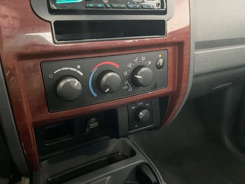 Used 2005 Dodge Dakota SLT w/ Sport Appearance Group AWD/4WD image 18