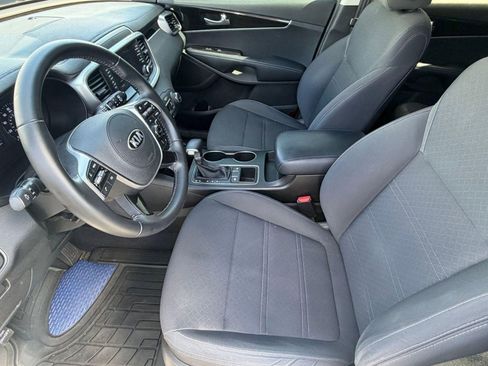 Used 2020 Kia Sorento S image 5