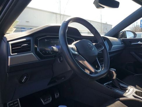 Used 2024 Volkswagen Jetta Sport image 17