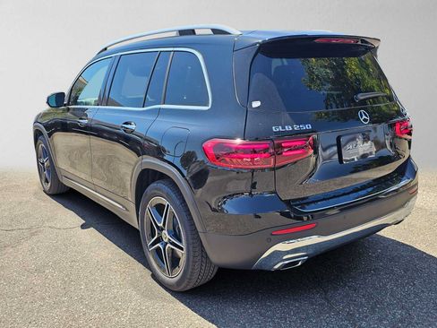 Used 2026 Mercedes-Benz GLB 250 4MATIC image 5