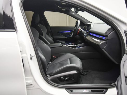 Used 2025 BMW M5 w/ Carbon Package image 48