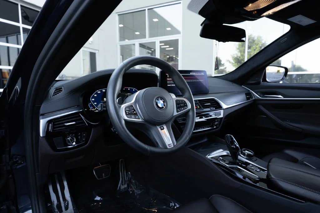 Used 2021 BMW M550i xDrive w/ Executive Package AWD/4WD image 17