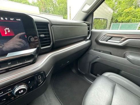 Used 2025 GMC Sierra 1500 SLT AWD/4WD image 26