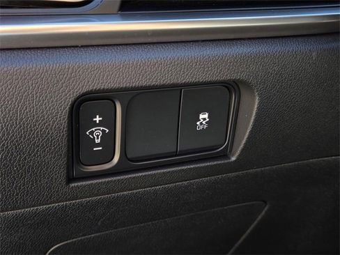 Certified 2025 Kia Sorento S w/ Panoramic Sunroof Package image 19