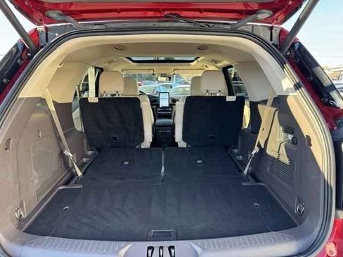 Used 2022 Ford Explorer Platinum w/ Equipment Group 601A image 12