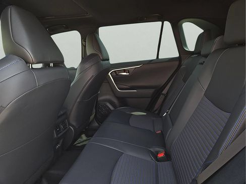 Used 2025 Toyota RAV4 XSE AWD/4WD image 10