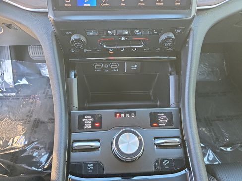 Used 2025 Jeep Grand Cherokee Summit w/ Obsidian Package image 31