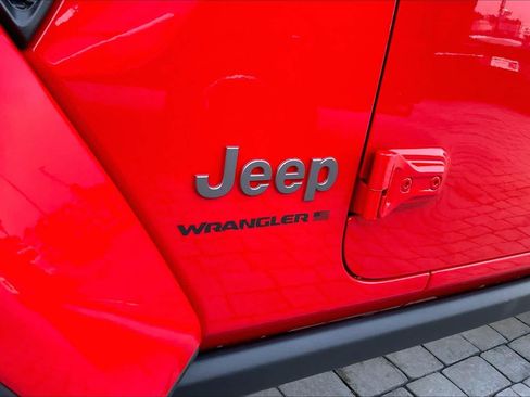 Used 2026 Jeep Wrangler Unlimited Rubicon AWD/4WD image 9