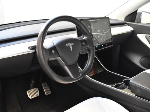 Used 2021 Tesla Model Y Long Range image 20