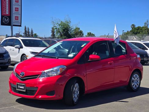 Used 2014 Toyota Yaris LE FWD image 3