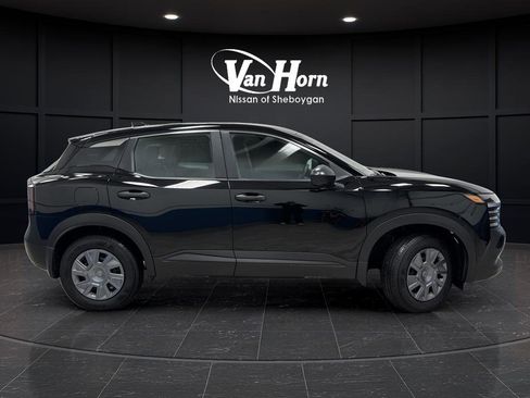 Used 2025 Nissan Kicks S image 2