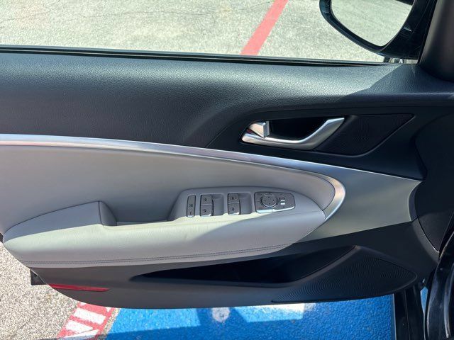 Used 2023 Genesis G70 2.0T RWD image 16