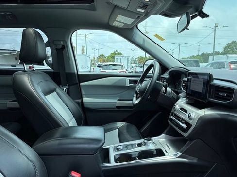 Used 2022 Ford Explorer XLT w/ Equipment Group 202A AWD/4WD image 22