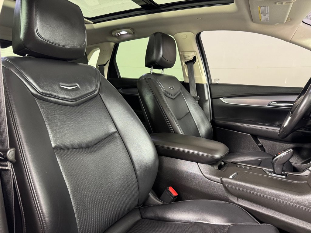 Used 2017 Cadillac XT5 Luxury w/ Driver Awareness Package AWD/4WD image 26