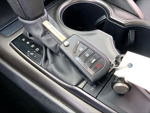 Used 2024 Toyota Camry SE image 25