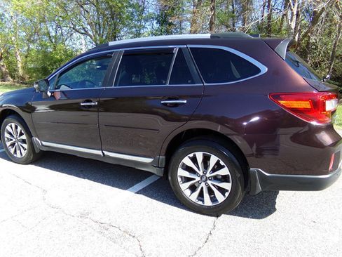 Used 2017 Subaru Outback 2.5i Touring image 9