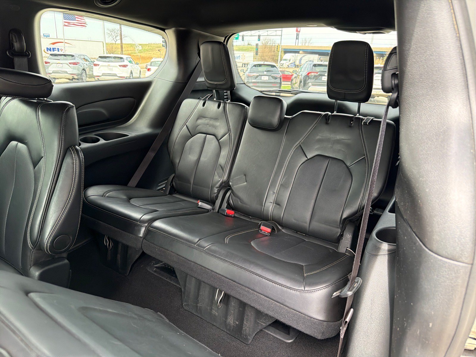 Used 2025 Chrysler Pacifica Select FWD image 24