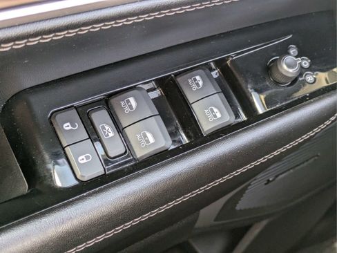 Used 2024 Jeep Wagoneer Series II w/ Flexible Seating Group RWD image 21