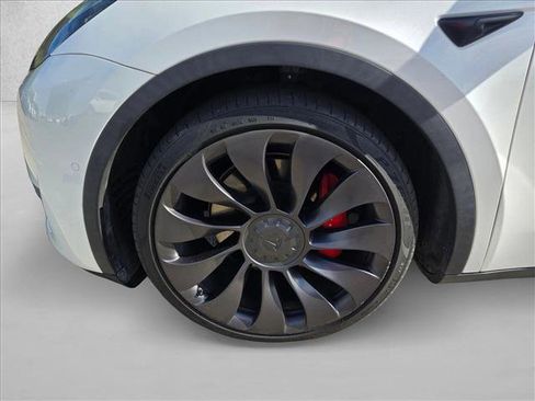Used 2021 Tesla Model Y Performance image 14