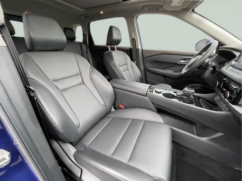 Used 2021 Nissan Rogue SV w/ Premium Package image 22