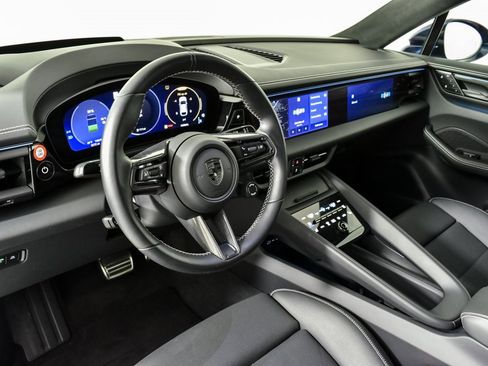 Certified 2025 Porsche Macan Turbo Electric image 4