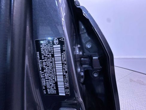 Used 2014 Toyota Yaris L FWD image 36