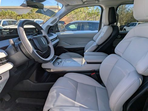 Certified 2025 Lincoln Navigator Reserve image 24