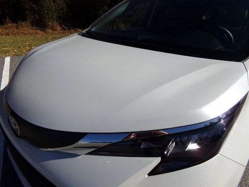 Used 2024 Toyota Sienna XLE image 15