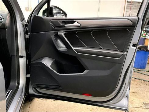 Used 2022 Volkswagen Tiguan SE R-Line image 27