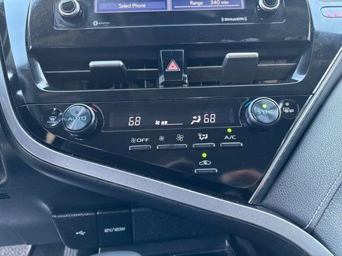 Used 2024 Toyota Camry SE image 18